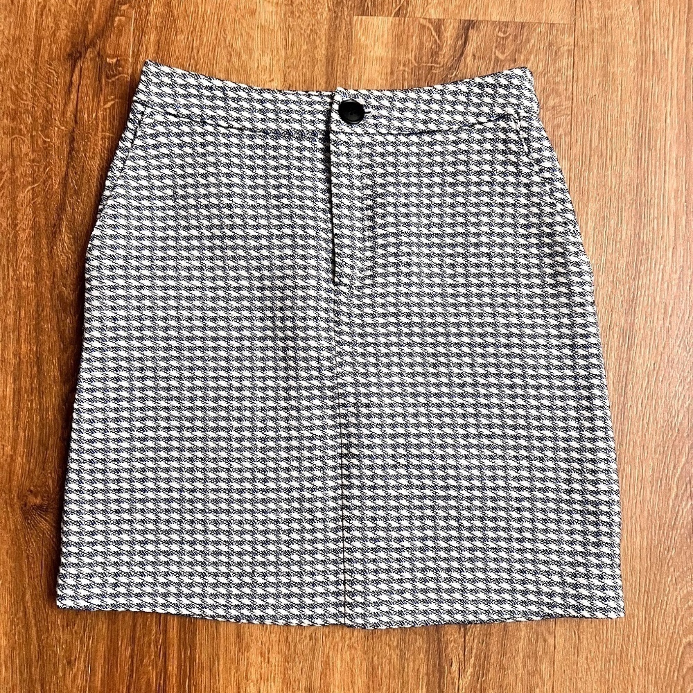 EKYOG Blue, Black, White Tweed Style Skirt Sz 2